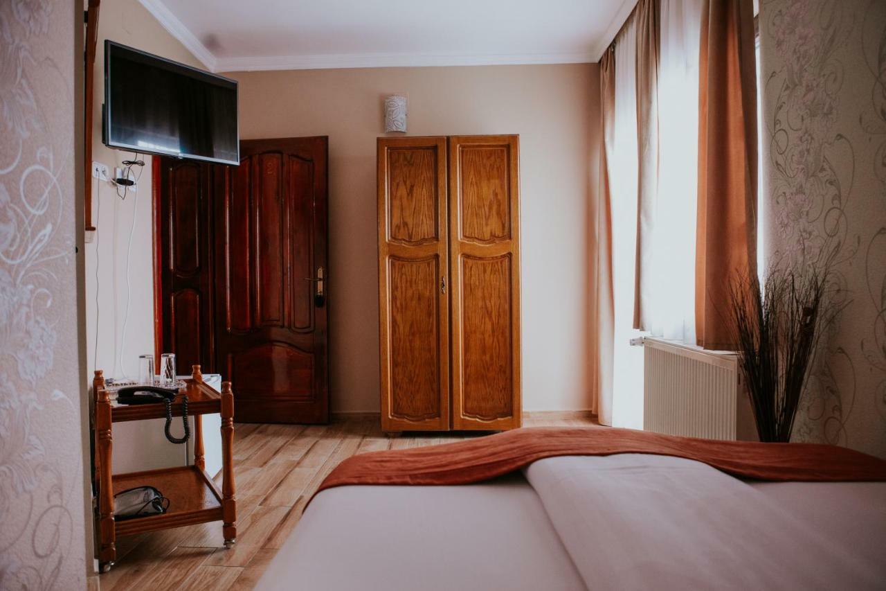 Hotel-Restaurant Milenium Salonta المظهر الخارجي الصورة